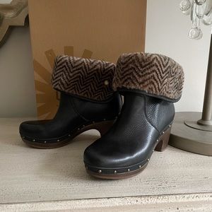 UGG CoraLynn Black Leather MidCalf Boots 
Size 5